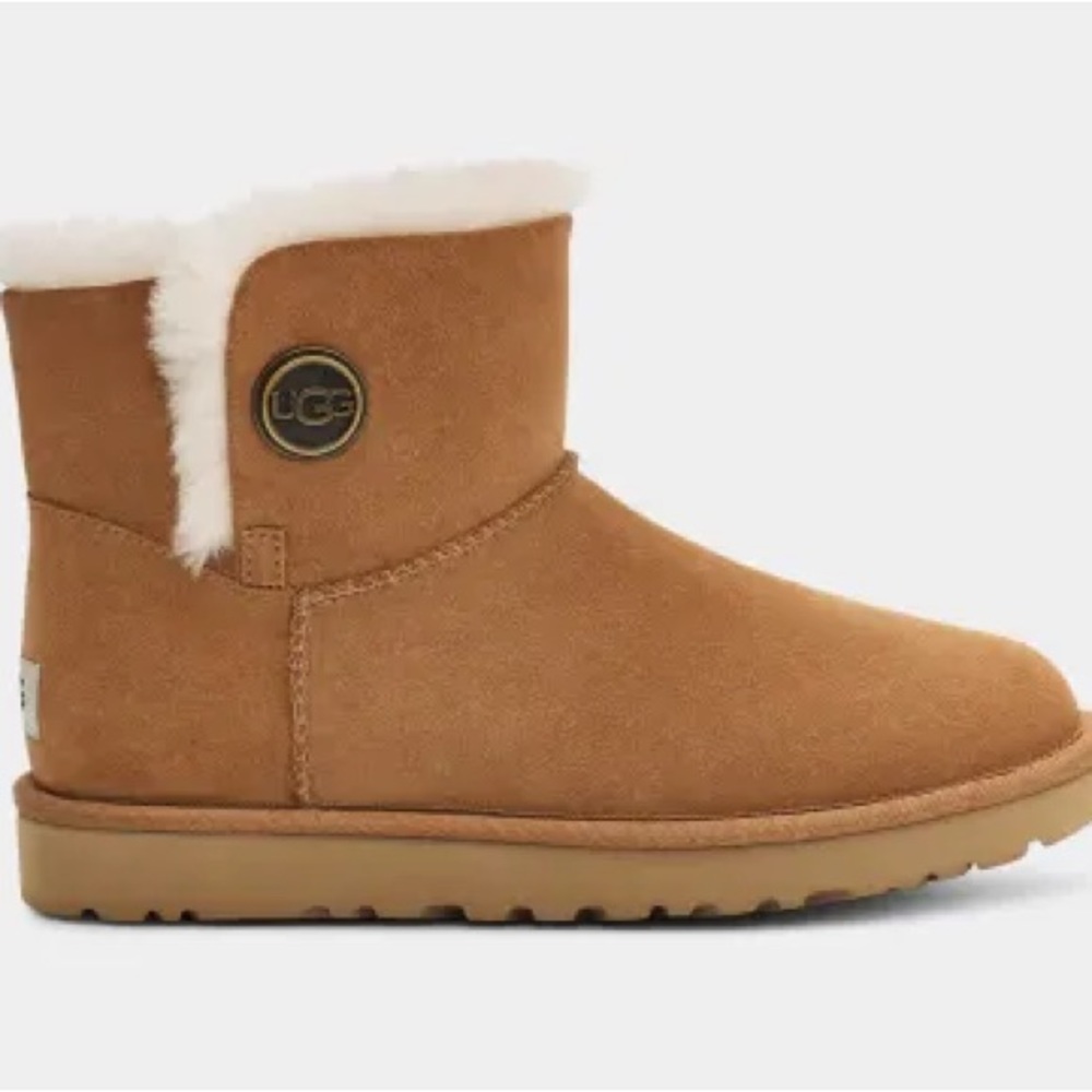 Ugg Mini Bailey Snaps, Size 6, Chestnut